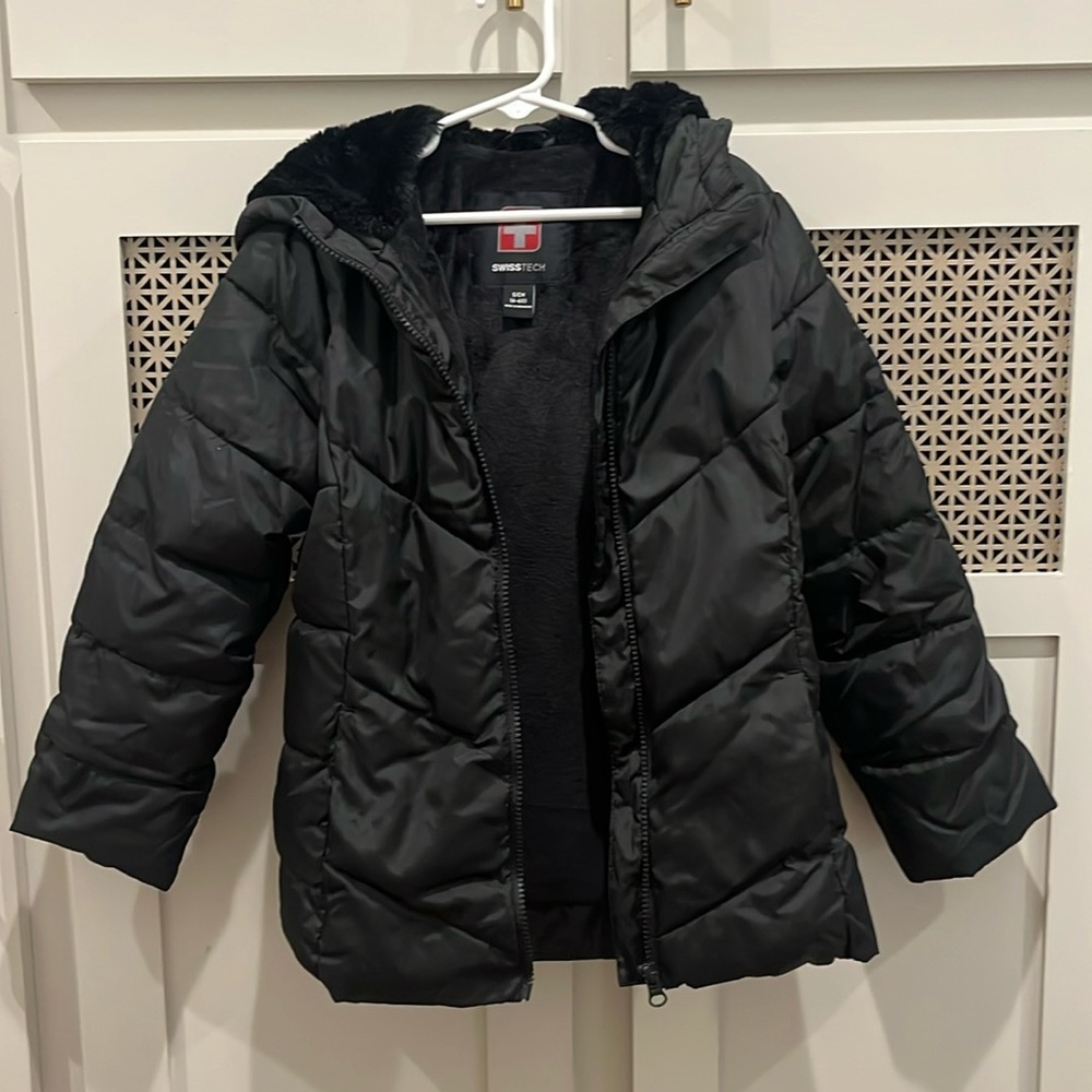 Girls’ Swiss Tech black puffer jacket. Size S, 6-6X.